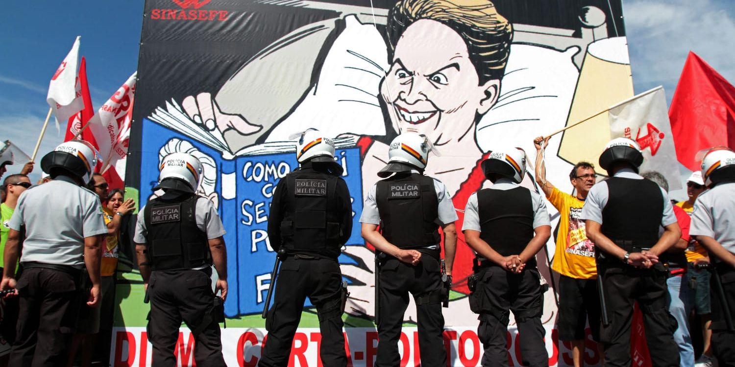 Får man säga så i det här landet? En satirmålning föreställande dåvarande presidenten Dilma Rousseff vid en demonstration 2012.