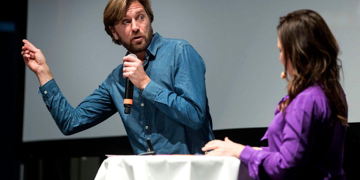 Regissören Ruben Östlund och moderator Cecilia Garme samtalar om politisk påverkan inom film och TV under Göteborgs filmfestival. Östlund menar att svenska politiker inte alltid förstår kulturens roll i samhällsbygget.