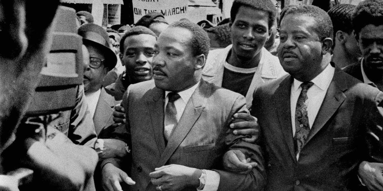 Medborgarrättskämpen och pastorn Martin Luther King tillsammans med medhjälparen och prästen Ralph Abernathy fotograferade i Memphis i Tennessee kort innan King sköts ihjäl i staden 1968.
