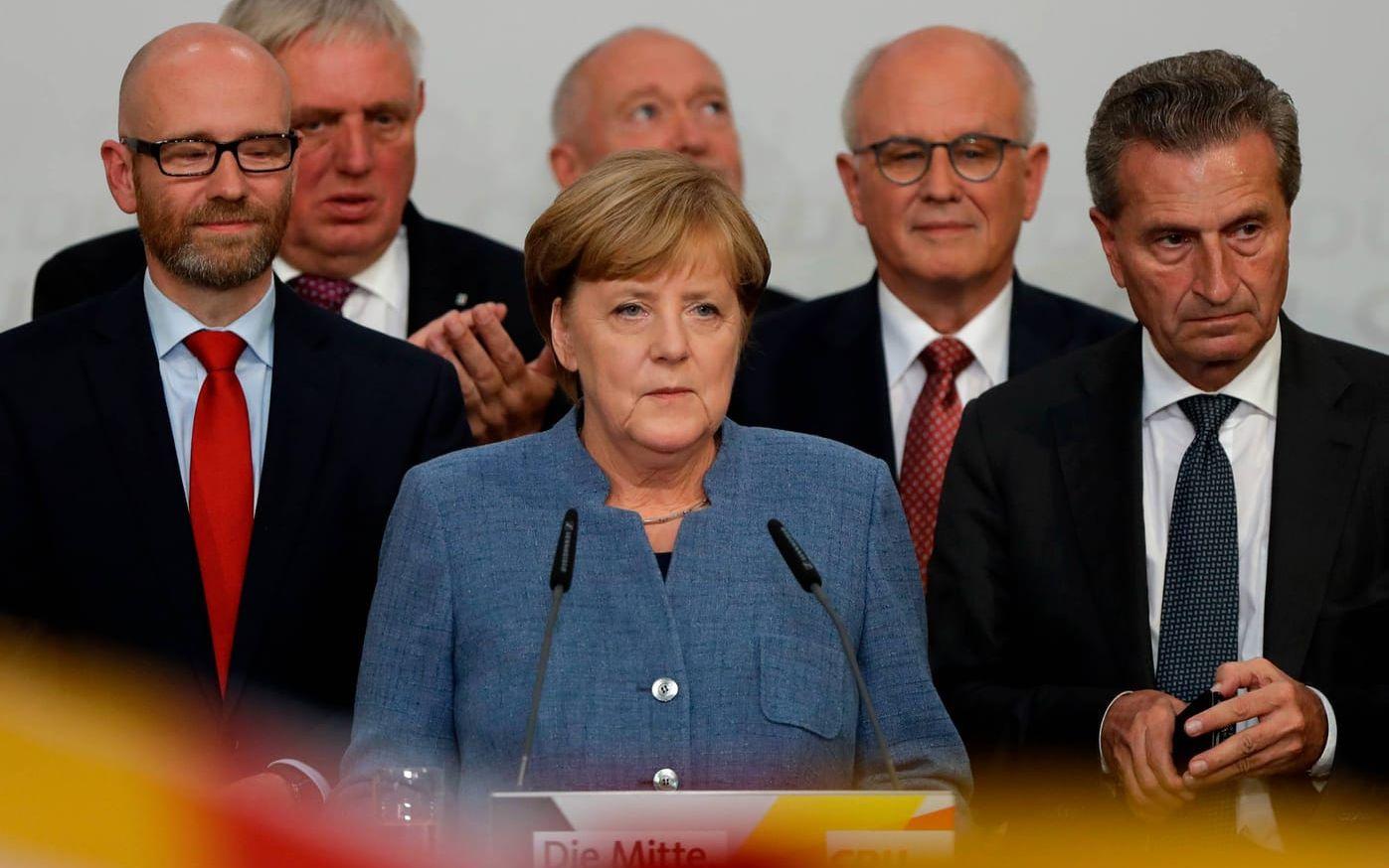 Tysklands förbundskansler Angela Merkel höll ett tal efter den första valprognosen där hon meddelade att hon nått målet för att bilda regering. Bild: TT