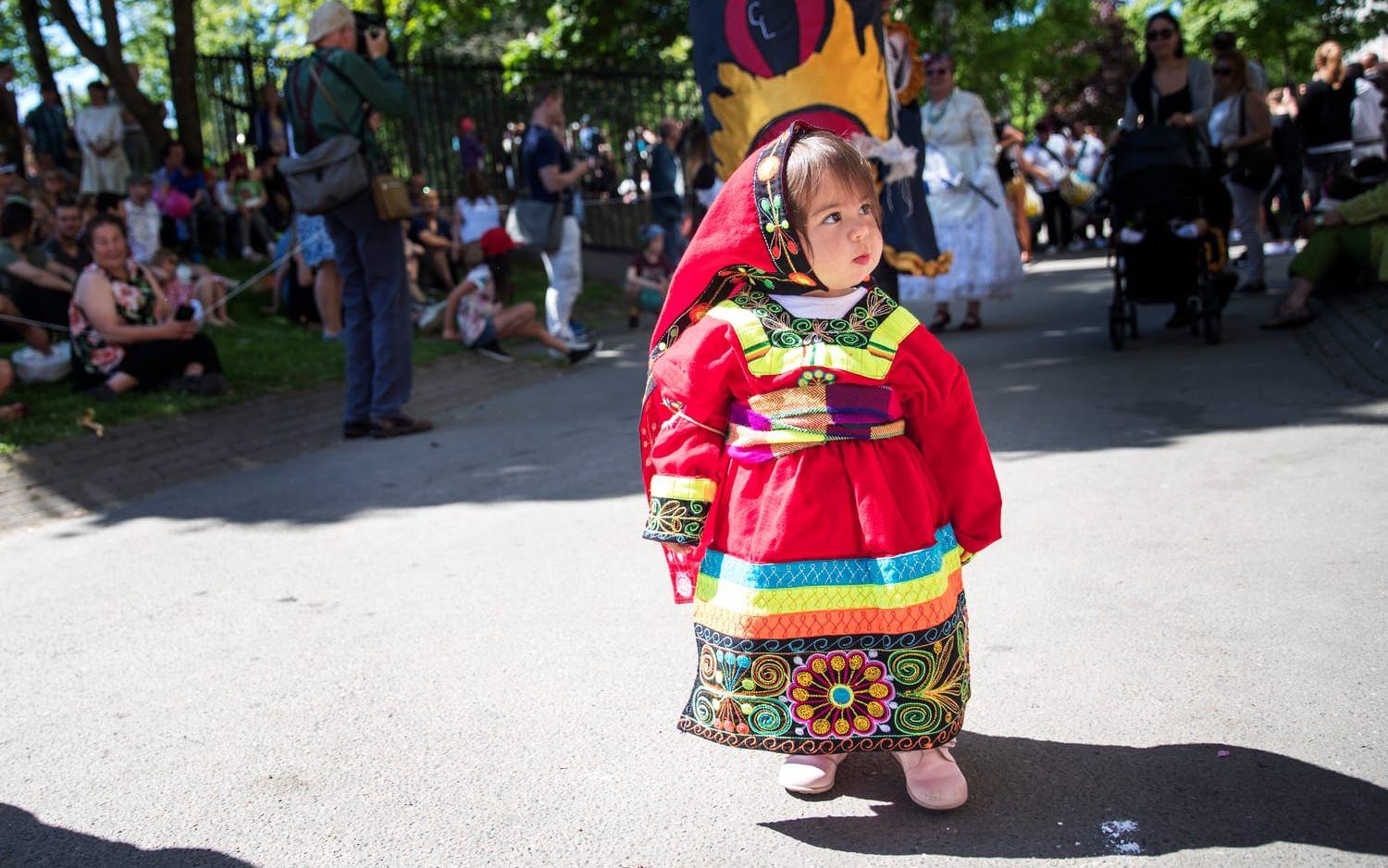 Rafaela Ramirez är ett år och fyra månader, och kanske karnevalens allra yngsta deltagare.