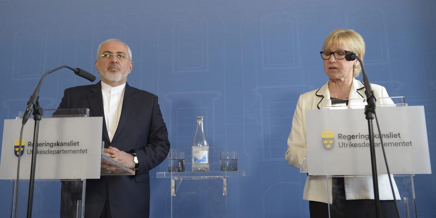 Irans utrikesminister Mohammad Javad Zarif under en presskonferens på Rosenbad med Sveriges utrikesminister Margot Wallström (S) 2016. Mötet var ett resultat av de slopade sanktionerna mot Iran. Arkivbild.