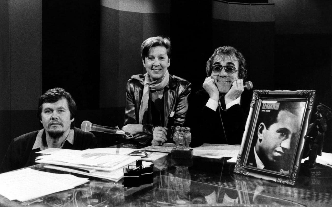 Från vänster programledaren Berndt Egerbladh, operasångerskan Kjerstin Dellert och sångaren Östen Warnerbring i TV-programmet Evergreen. (1980).