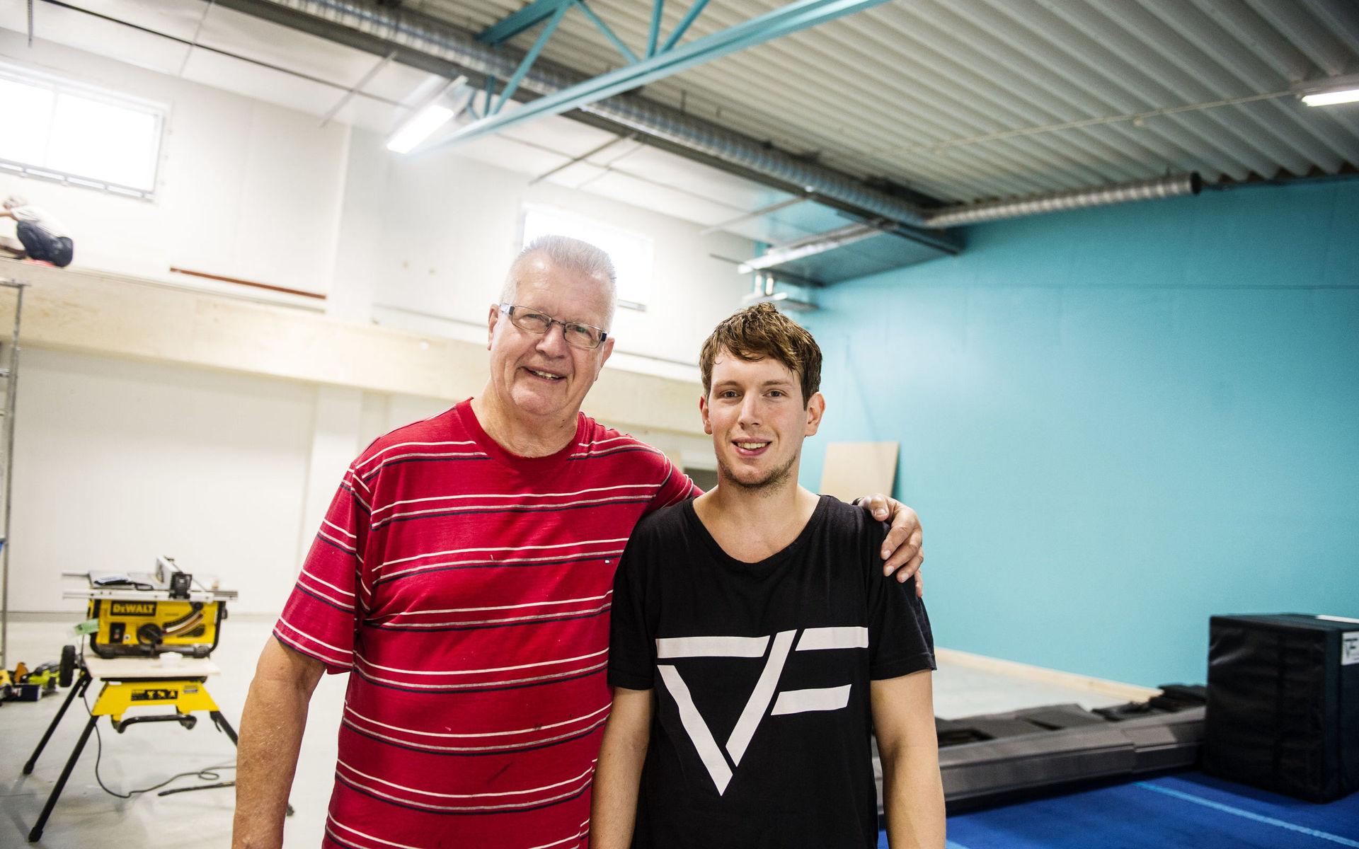 Martin Gårdling och hans pappa Benny Bengtsson är i slutskedet av arbetet med den nya parkourhallen i Partille. 