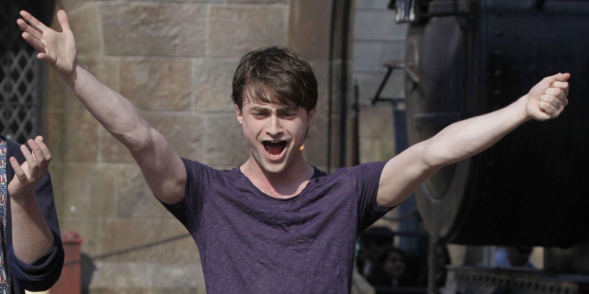 Arkivbild. En glad Daniel Radcliffe utanför Universal Orlandos nöjesfält. 