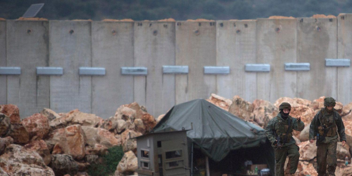 Israeliska soldater letar efter tunnlar i närheten av staden Metula i norra delarna av landet den 19 december 2018.