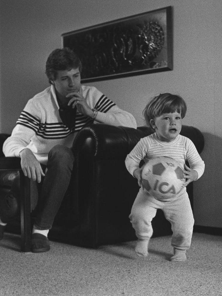 17. Glenn och sonen Tobias 1984. Foto: Bildbyrån