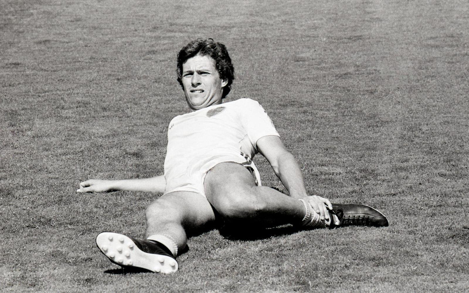 3. Hysénstretch inför VM-kvalet mot Portugal 1981, en match Sverige vann med 3–0. Foto: Bildbyrån