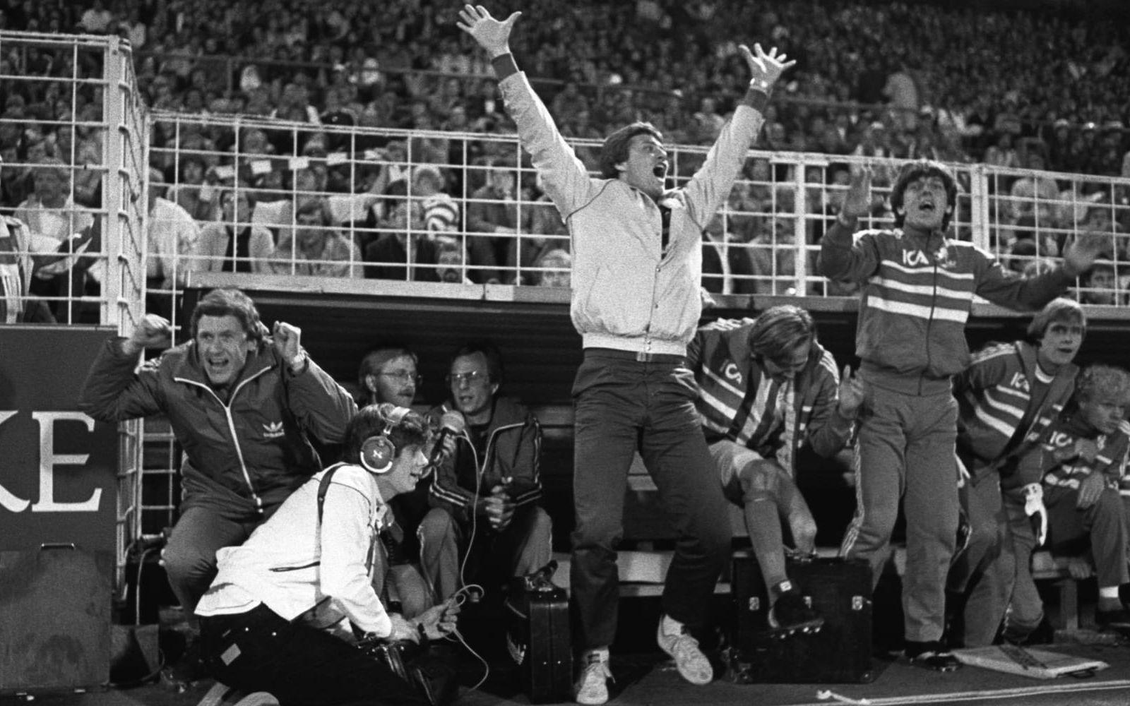 Sven-Göran Eriksson och den övriga ledarstaben insåg att drömmen om en Uefacuptitel höll på att bli verklighet. Foto: Bildbyrån