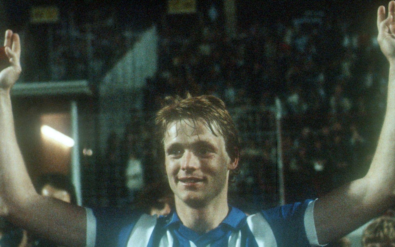 Succén gjorde att Nilsson blev proffs i Kaiserslautern sommaren 1982 – samma år fick han även guldbollen. Foto: Bildbyrån