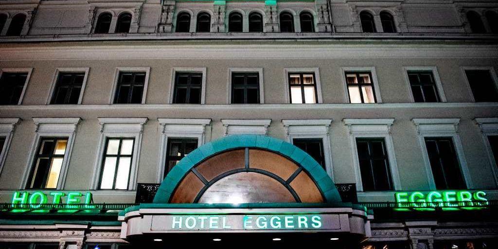 Hotell Eggers får ny fasadbelysning på torsdag morgon.