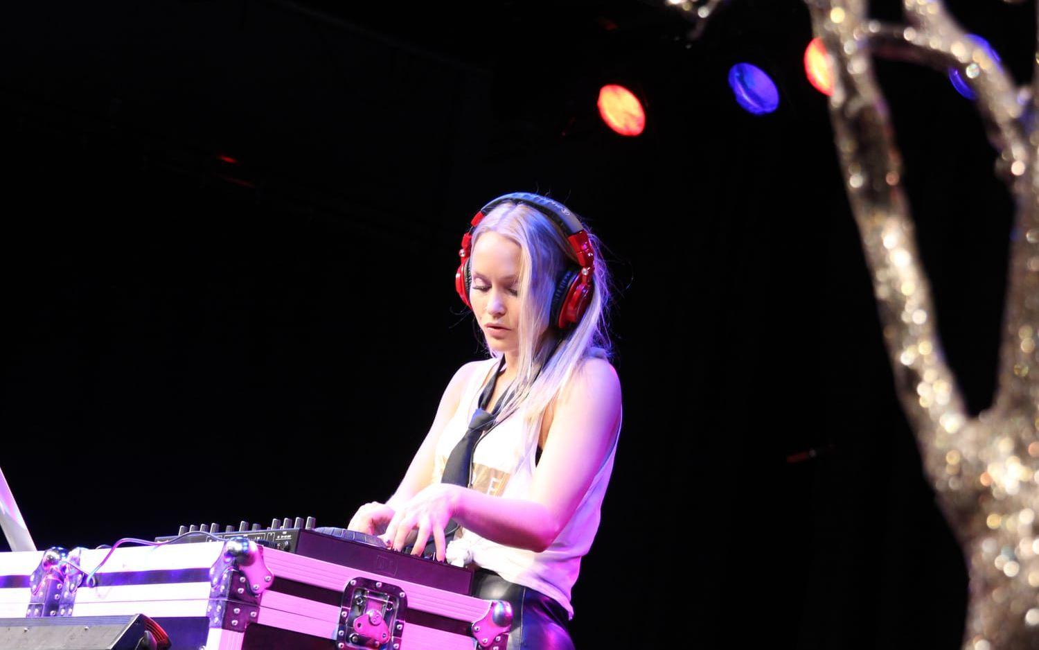 Melisha Linnell jobbar som musikproducent och även som dj. Bild: Nils von Matern.