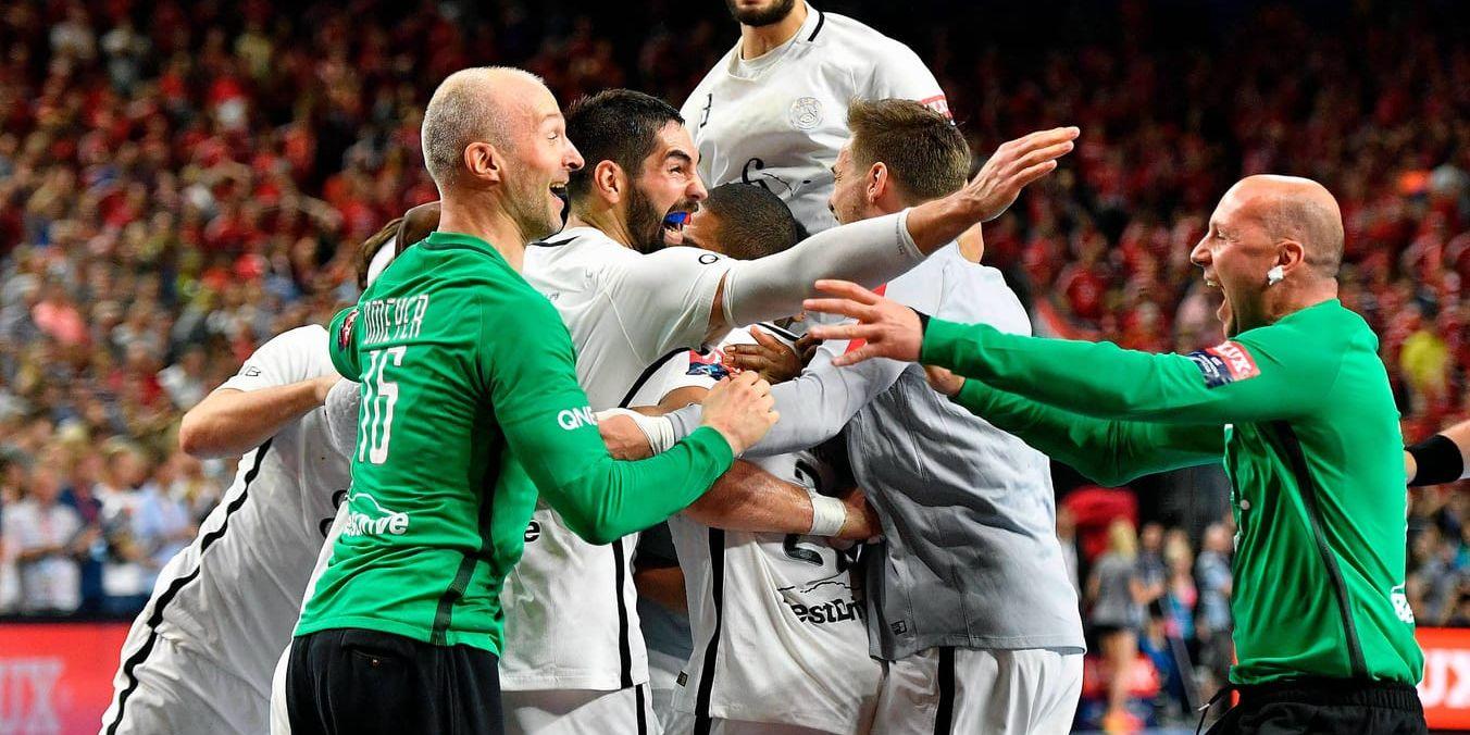 Handbollslaget Paris SG jublar efter att ha besegrat Veszprém i Champions League-semifinalen i Köln.