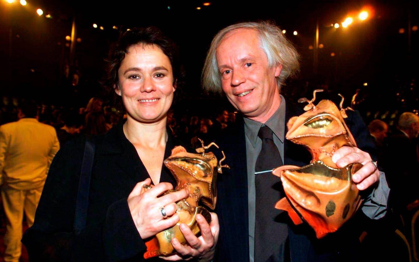 Ulf Stark vann filmpriset Guldbaggen för sitt arbete med "Tsatsiki, morsan och polisen." Här tillsammans med Pernilla August som samma år kammade hem en Guldbagge för filmen ""Där regnbågen slutar".  Foto: TT