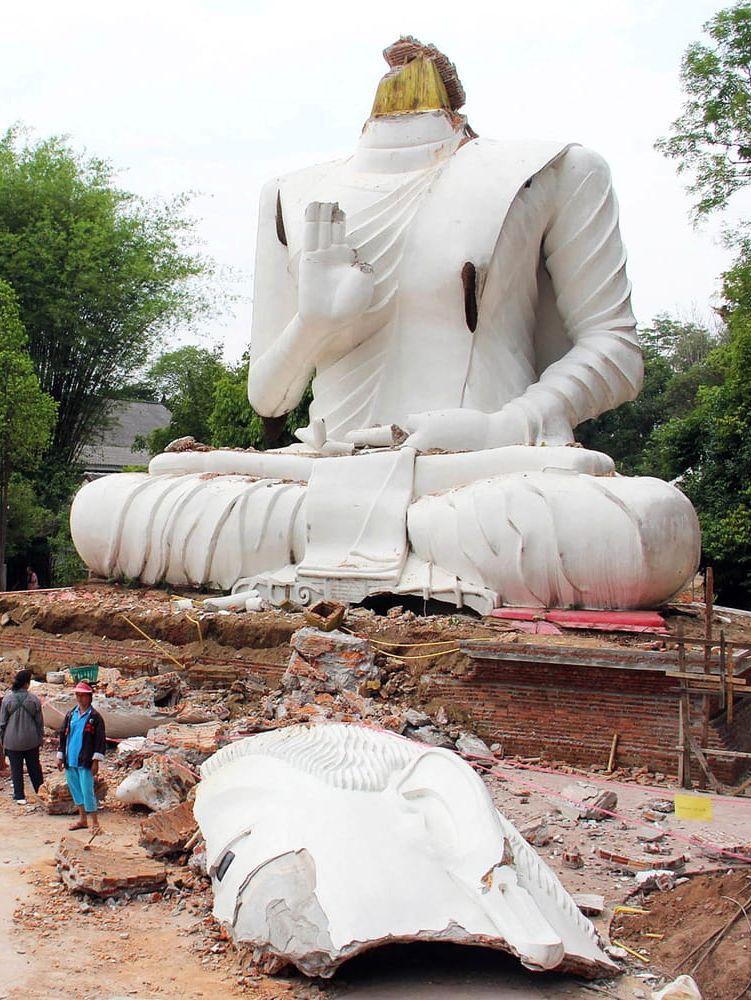 Buddhastatyn på bilden skadades i samband med en jordbävning 2014 men staden är ändå värd att besöka.