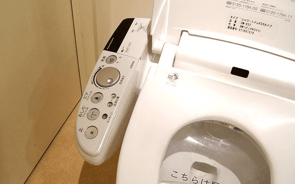 Sedan 2015 har fem stycken högteknologiska toaletter ingått i ett pilotprojekt och testats på äldreboendet Dicksons hus i Örgryte-Härlanda. Bild: Wikimedia Commons