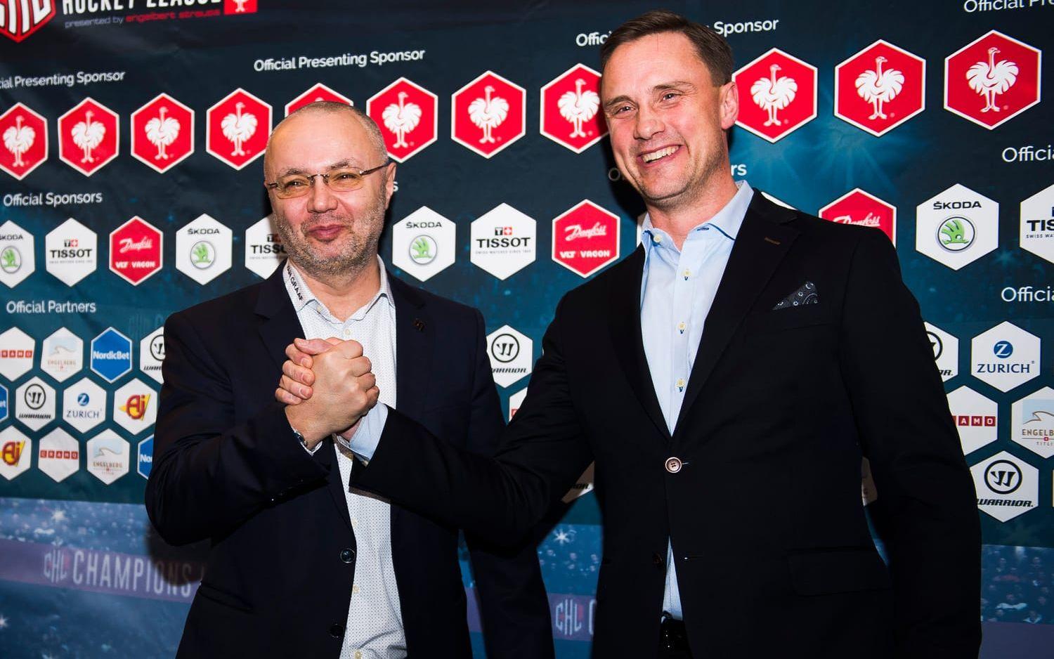 Sparta Prags tränare Jiri Kalous och Roger Rönnberg på presskonferensen inför CHL-finalen.