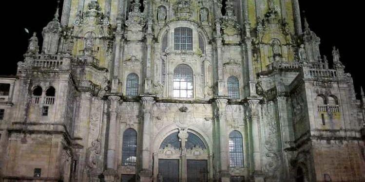 I tusen år har pilgrimer vallfärdat till aposteln Jakobs förmodade grav i Santiago de Compostela. 