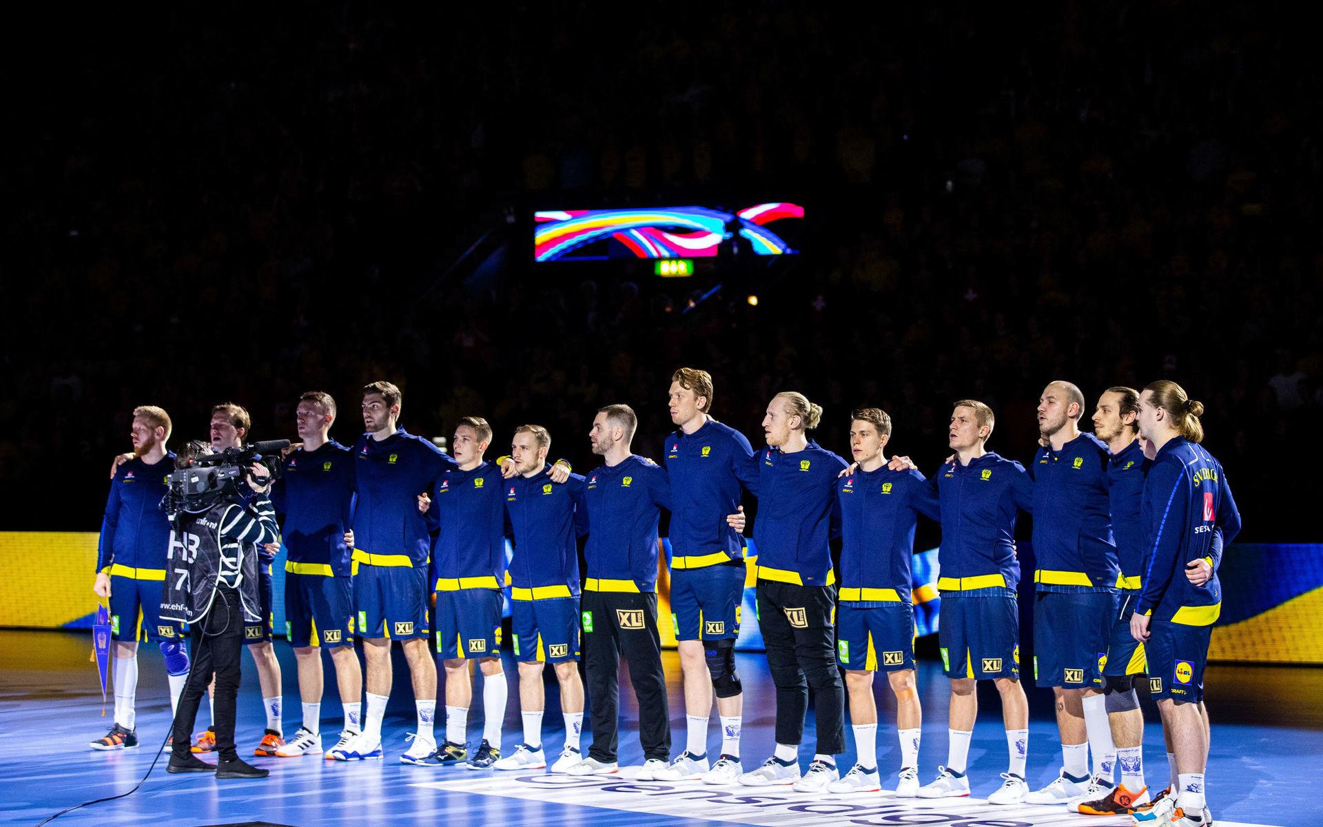Fyra spelare i det svenska EM-laget ska ha varit på krogen utan landslagsledningens tillåtelse. 