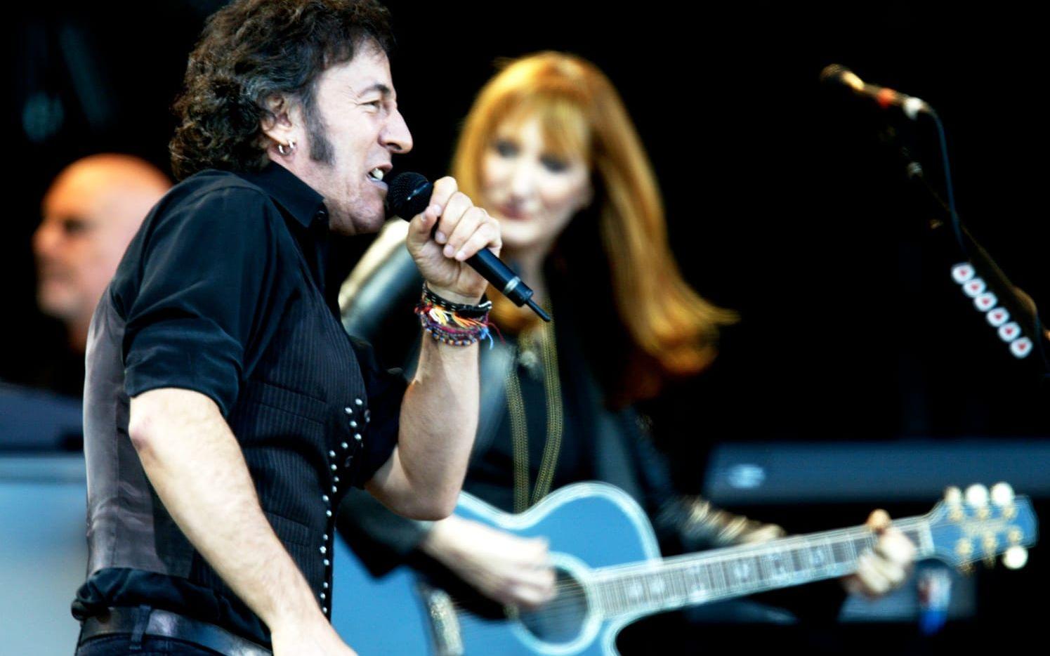 2003. Det rådde Bruce-feber i Göteborg när Springsteen, med ett återförenat E street band, kom tillbaka för att försöka skaka om Ullevi under två nya kvällar. BILD: Stefan Berg.