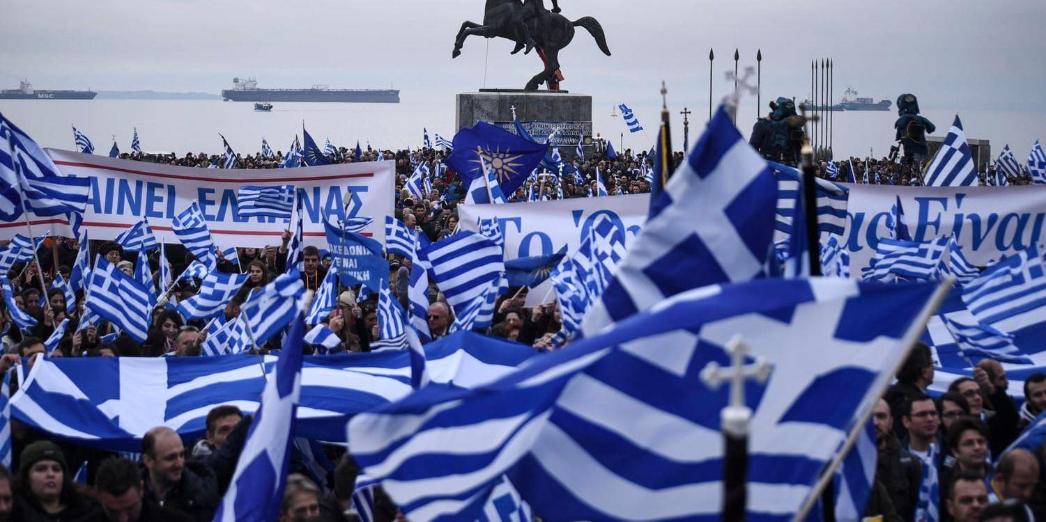 Tusentals greker protesterar i Thessaloniki för rätten till namnet Makedonien.