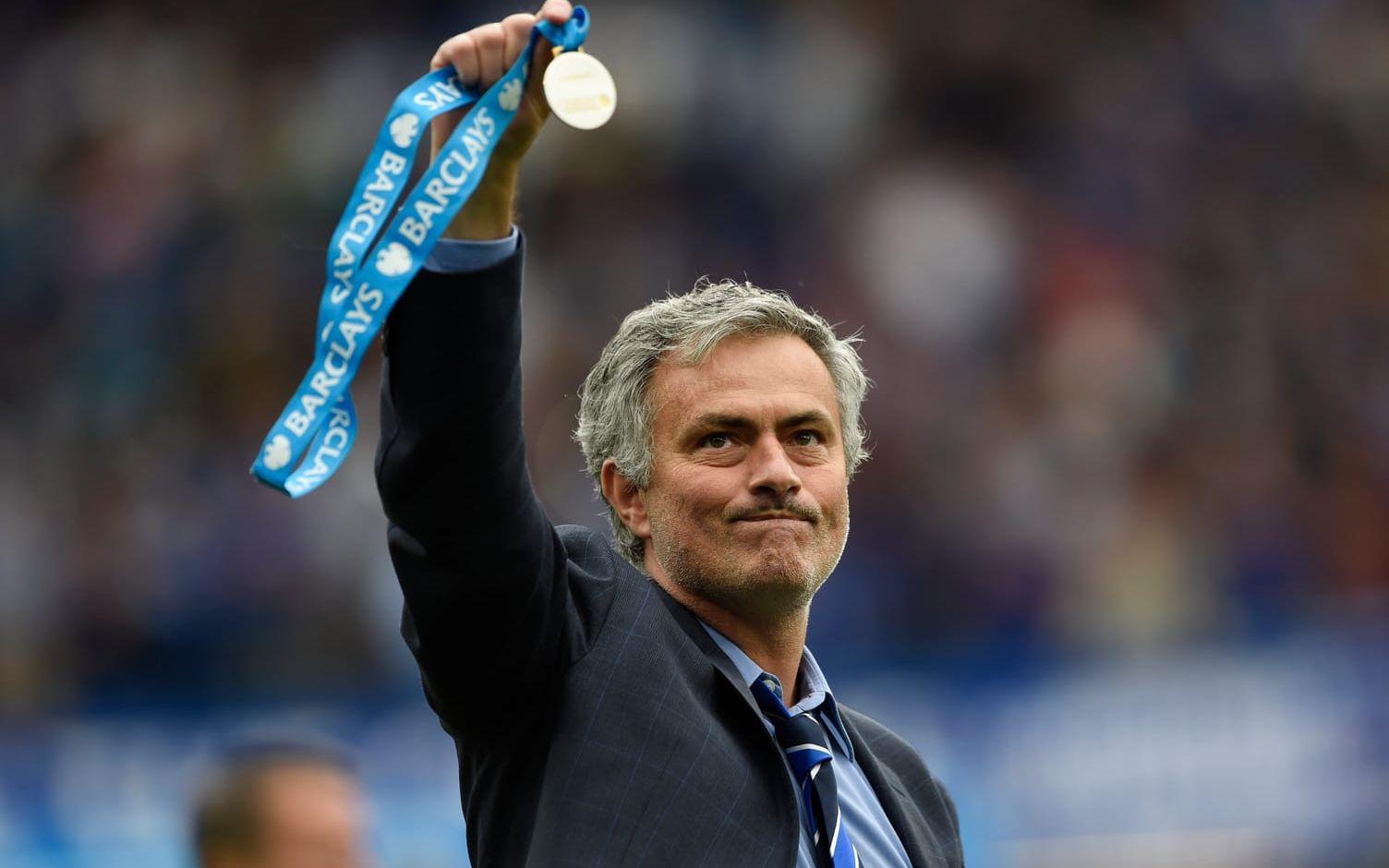 <strong>José Mourinho</strong> såg till att Chelsea blev Premier League-mästare 2015. Sex månader senare hade han jobbat klart i Londonklubben. Foto: Bildbyrån