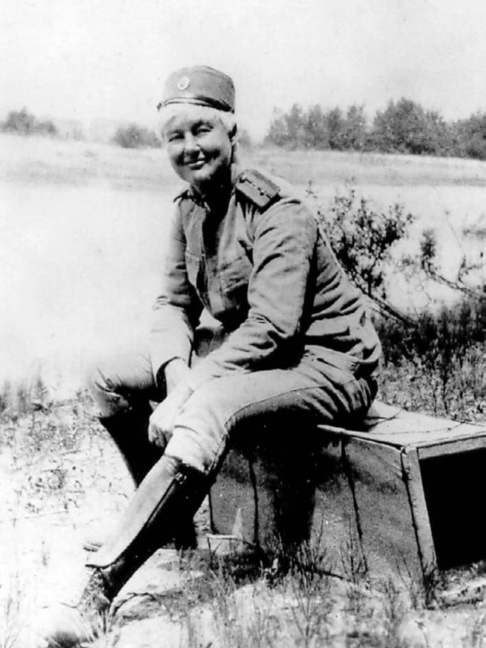 Flora Sandes (1876-1956) deltog i första världskriget och slutade som kapten i den serbiska armén.