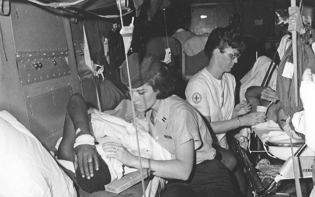 Sjuksköterska på väg till Vietnam. Bild: George H Kelling center