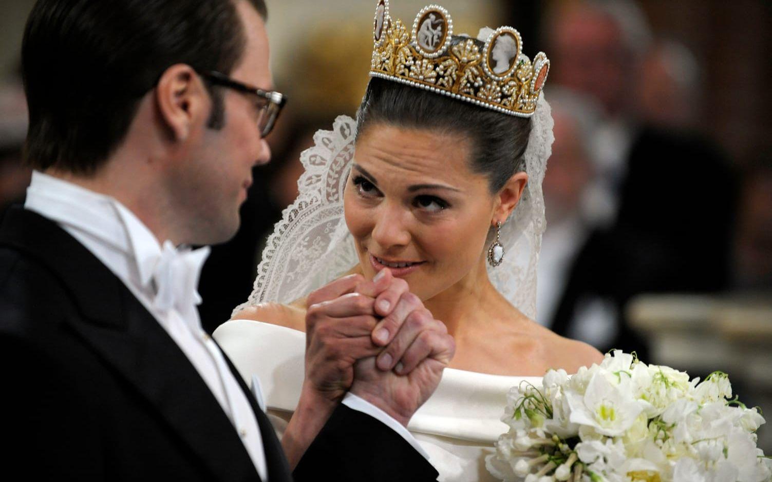 Den 19 juni 2010 gifter sig kronprinsessan Victoria med Daniel Westling.