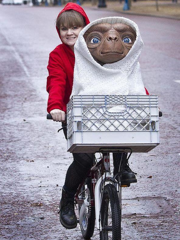 E.T. och Elliot från filmen E.T.