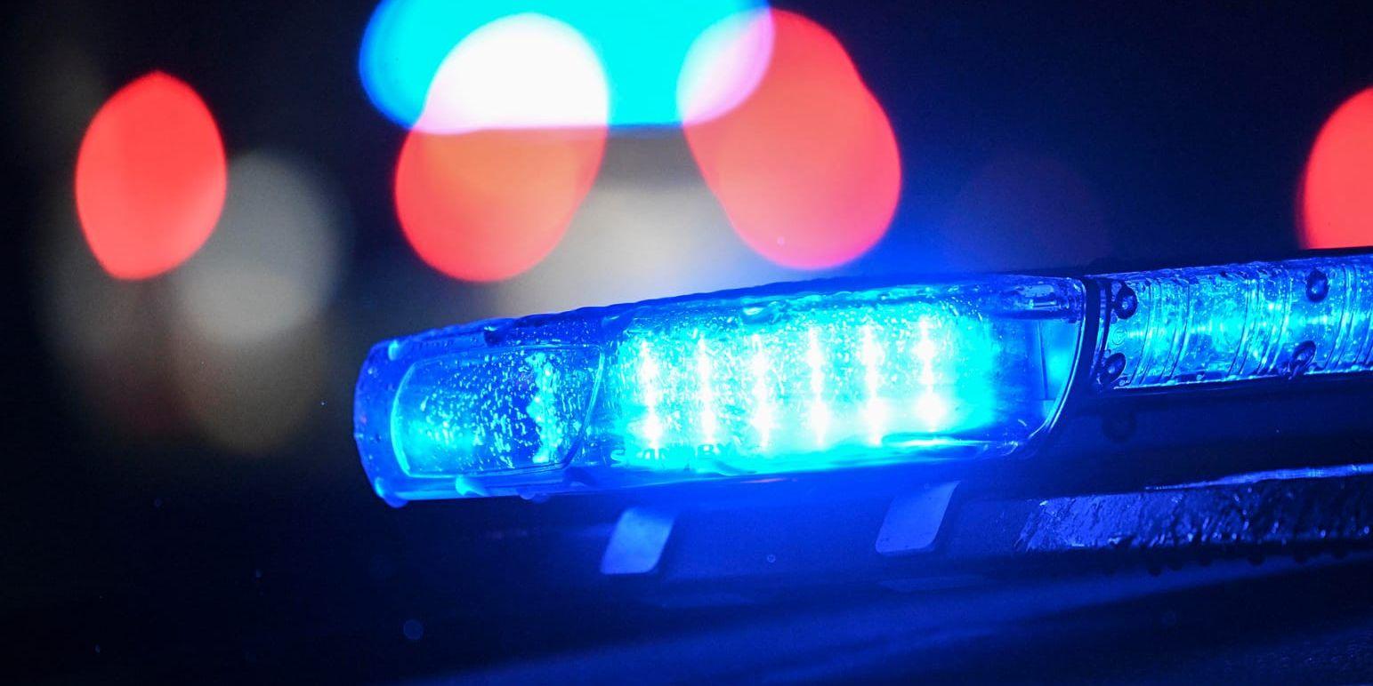 En polispatrull fick rycka ut till Kungsbacka i lördags sedan en man fallit ut genom ett fönster. Arkivbild.