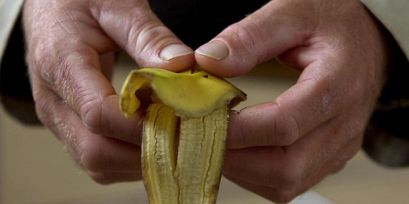 I Japan har odlare fått fram en banan med ätligt skal som smakar lite som ananas. Bilden visar dock ett normalt bananskal.