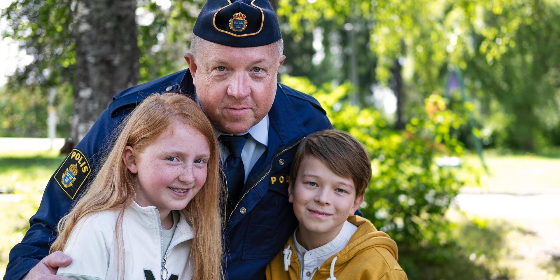 Ellen Sarri Littorin, Anders Jansson och Elis Nyström spelar huvudrollerna i den nya tv-serien 'LasseMajas detektivbyrå'. 