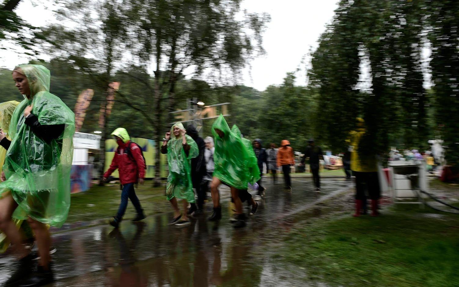 Lördagen bjöd på kraftigt regn. Foto: Olof Ohlsson.