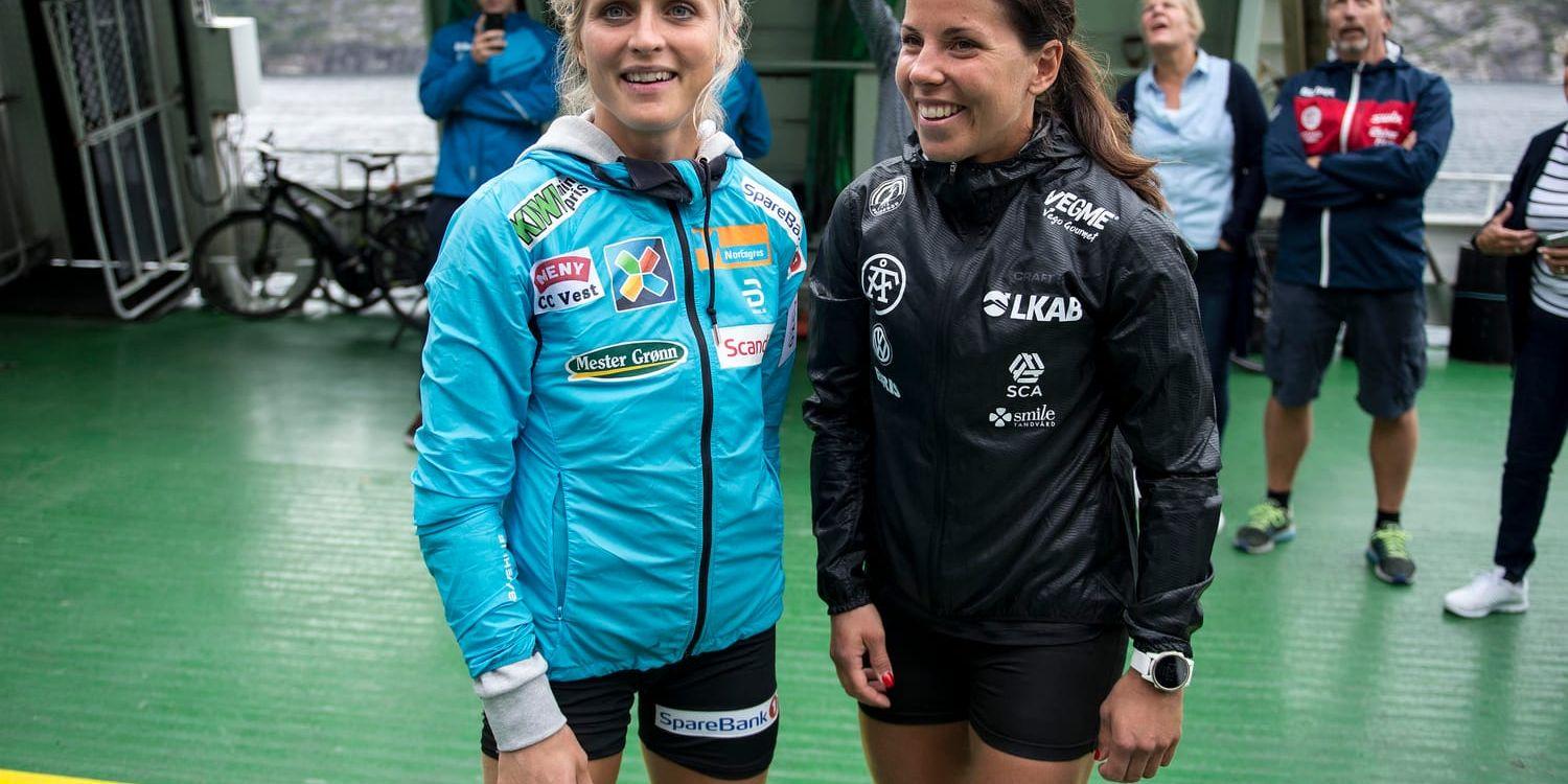 Therese Johaug och Charlotte Kalla på båten till Lysebotn.