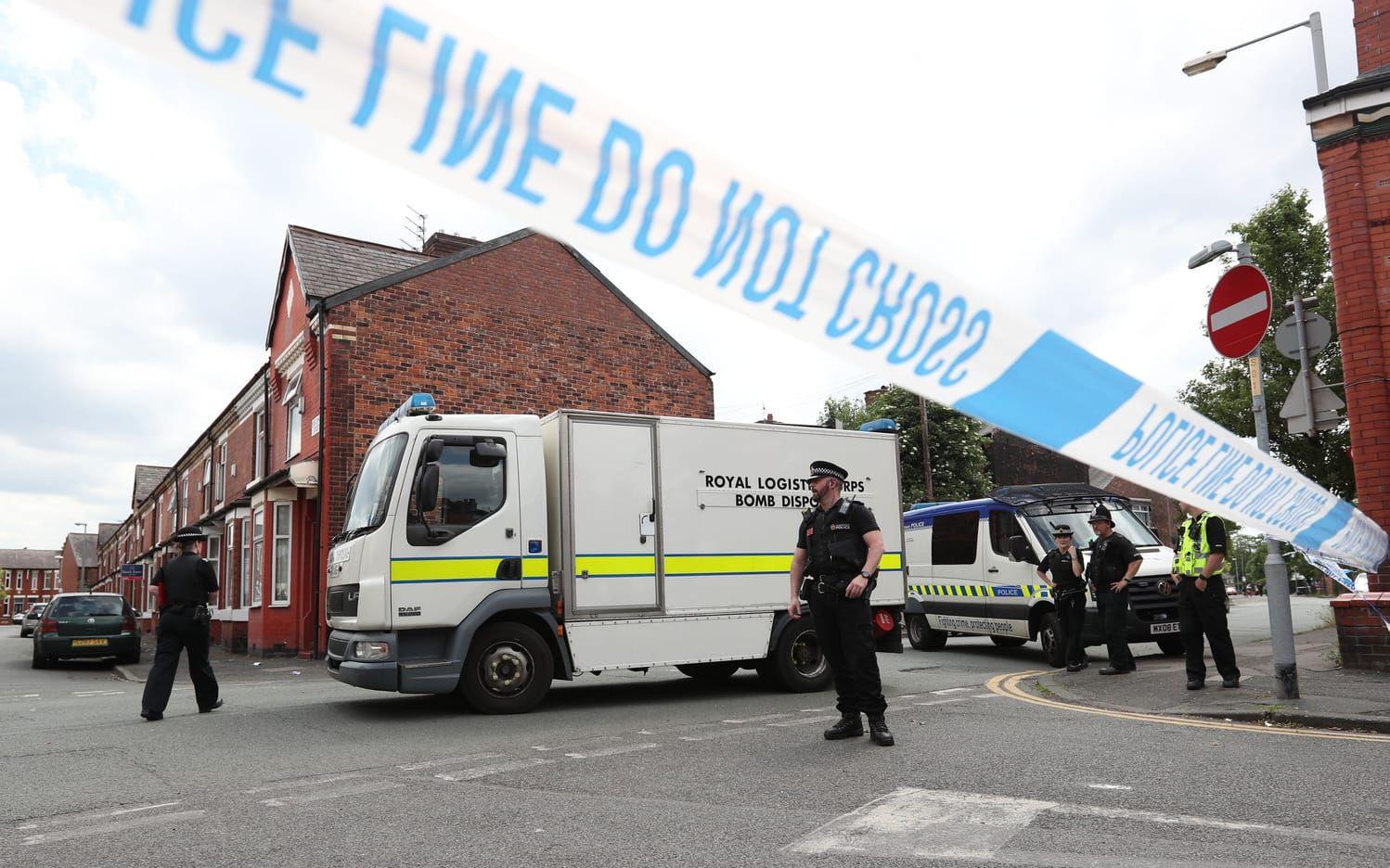 Ett område i stadsdelen Moss Side i Manchester evakuerades under lördagen. BILD: BBC
