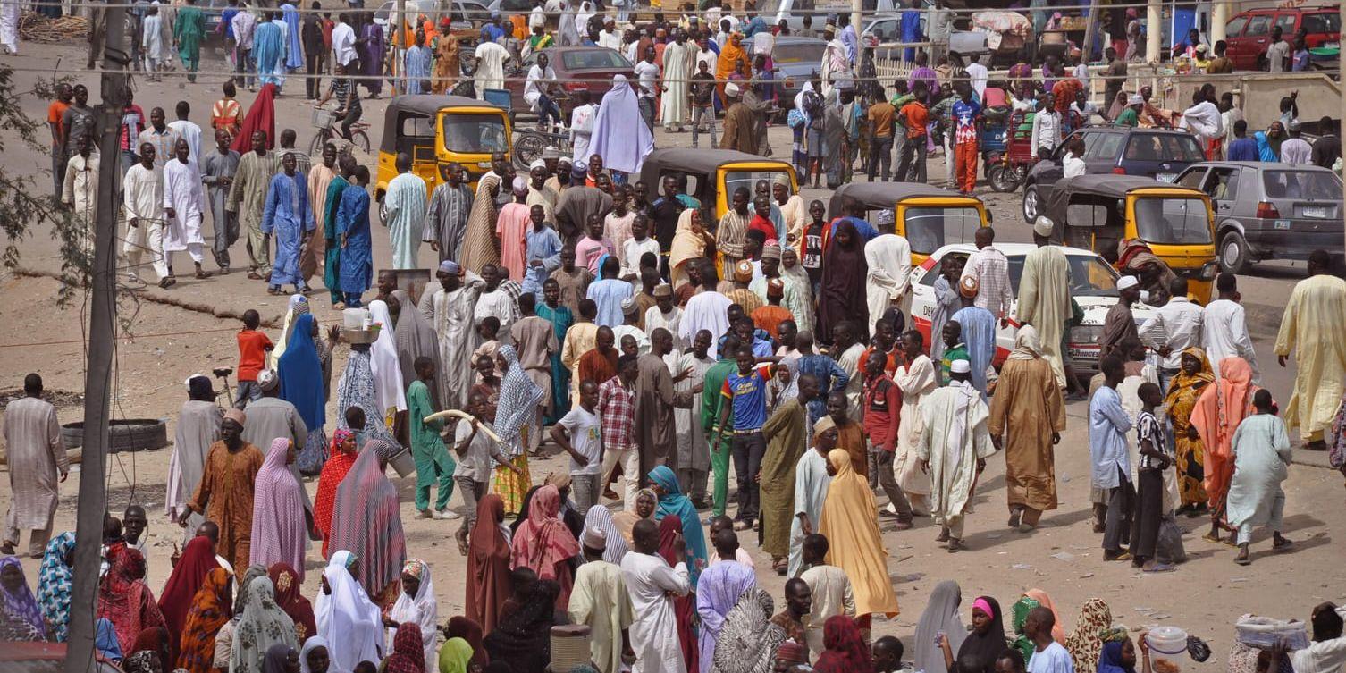 Människor på en marknad i Maiduguri i nordöstra Nigeria, i en region där Boko Haram har dödat över 20 000 personer. Arkivbild.