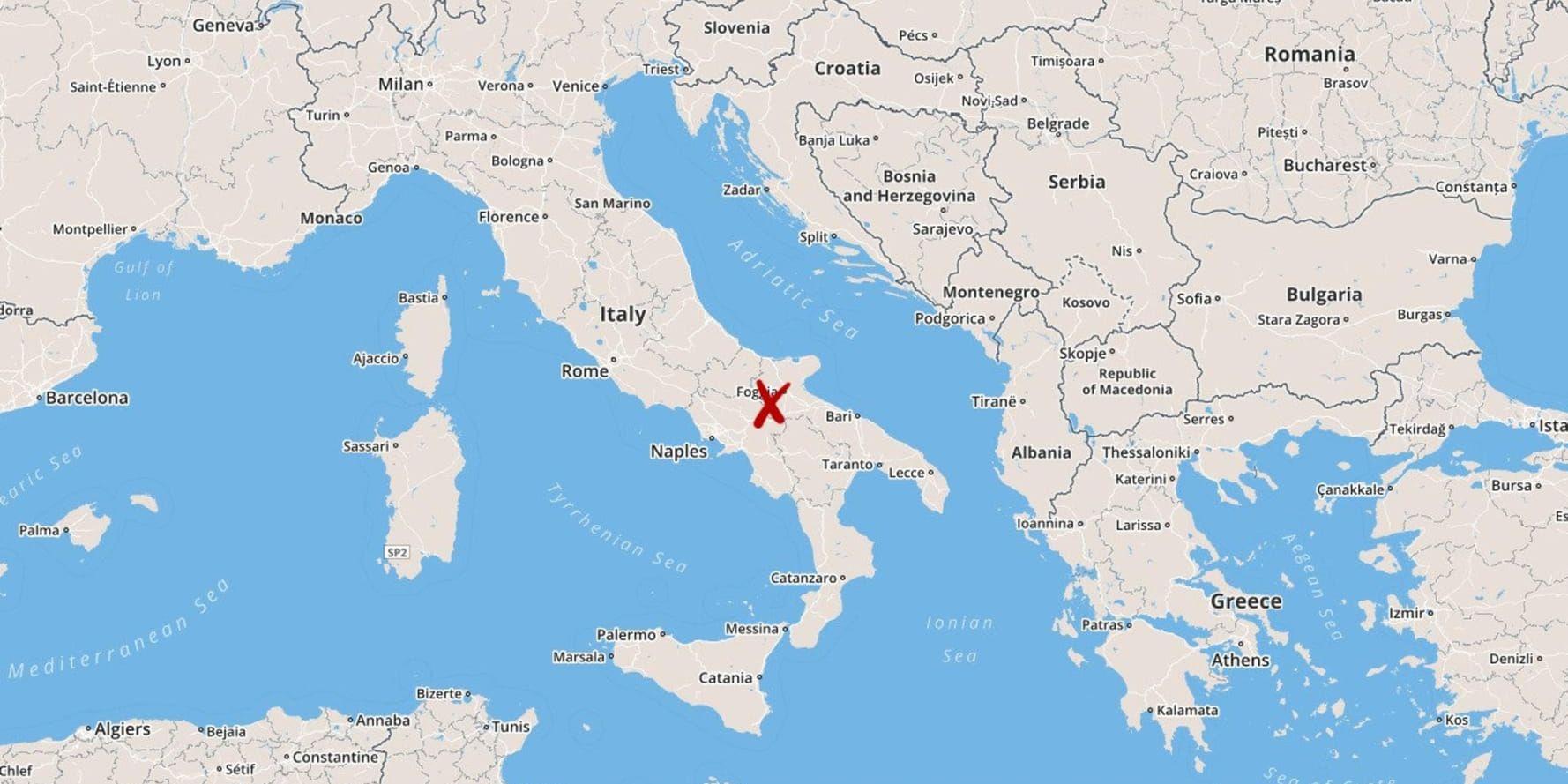 Tolv migrantarbetare omkom när ett fordon som skulle köra dem tillbaka till deras bostäder efter jobb med tomatskörden krockade med en lastbil nära staden Foggia i södra Italien.