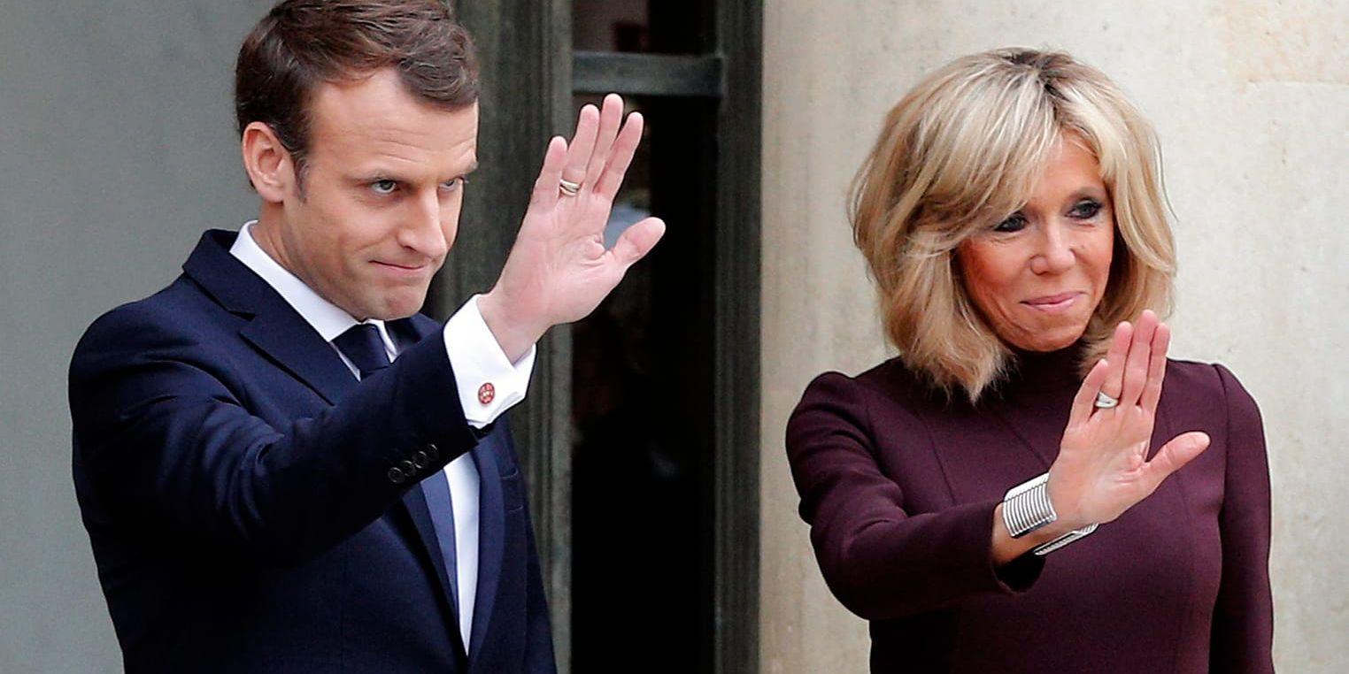 Frankrikes president Emmanuel Macron tillsammans med sin hustru Brigitte. Arkivbild.