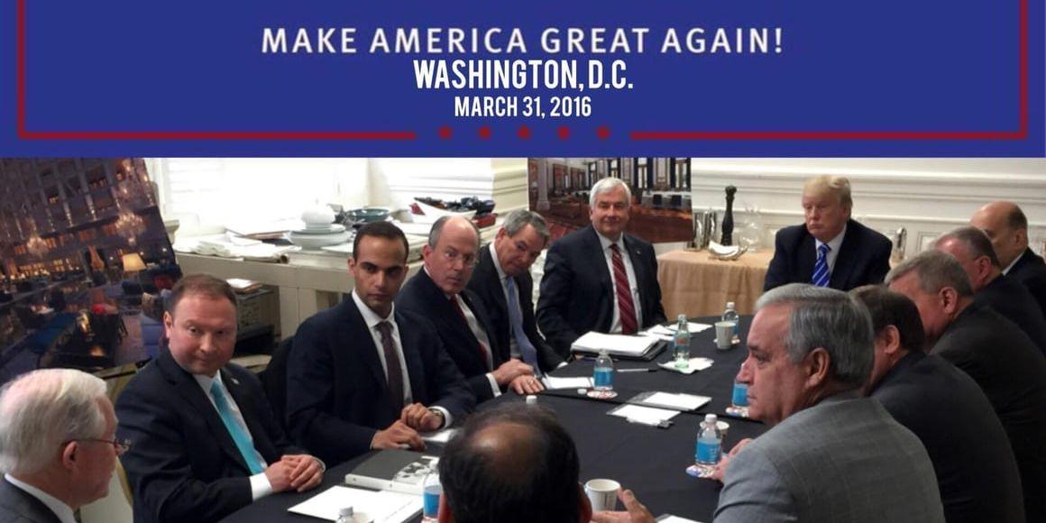 Den här bilden har Donald Trump twittrat, och den visar det möte i mars förra året där George Papadopoulos, tredjen från vänster, för första gången träffade den dåvarande republikanske presidentkandidaten.