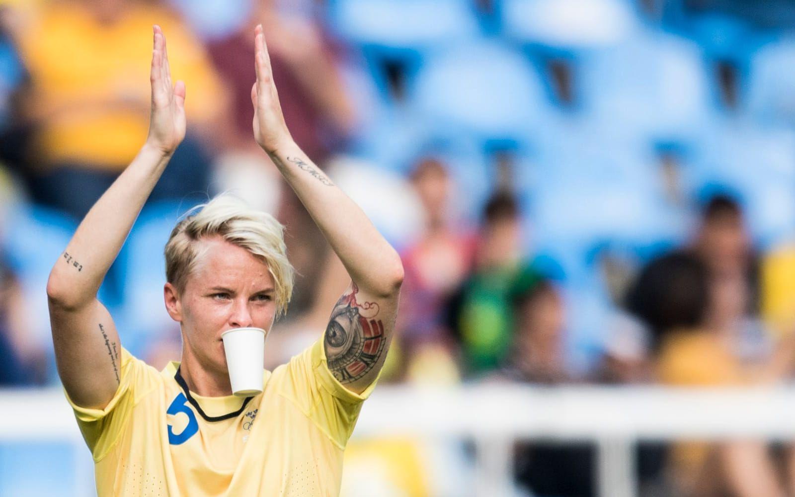 Matchens målskytt Nilla Fischer tackar efter tre viktiga poäng. Bild: Petter Arvidson/Bildbyrån