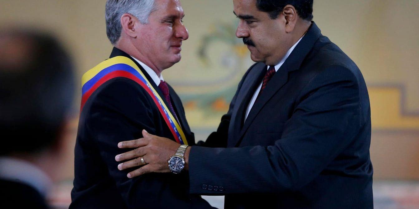 Kubas president Miguel Díaz-Canel och Venezuelas president Nicolás Maduro träffades i Caracas.