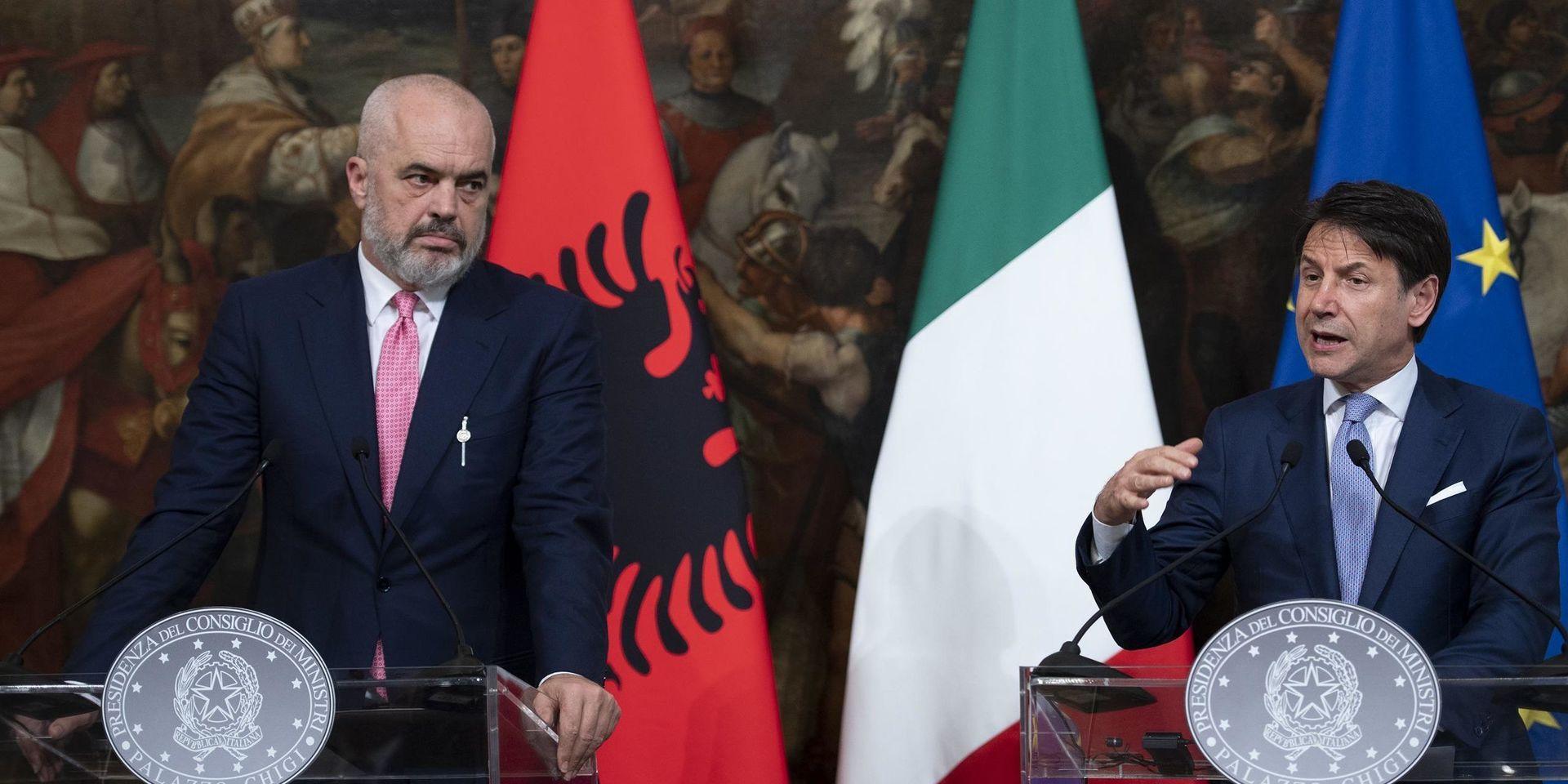 Italiens premiärminister Guiseppe Conte, till höger, och Albaniens premiärminister Edi Rama efter ett möte i Rom i höstas. 