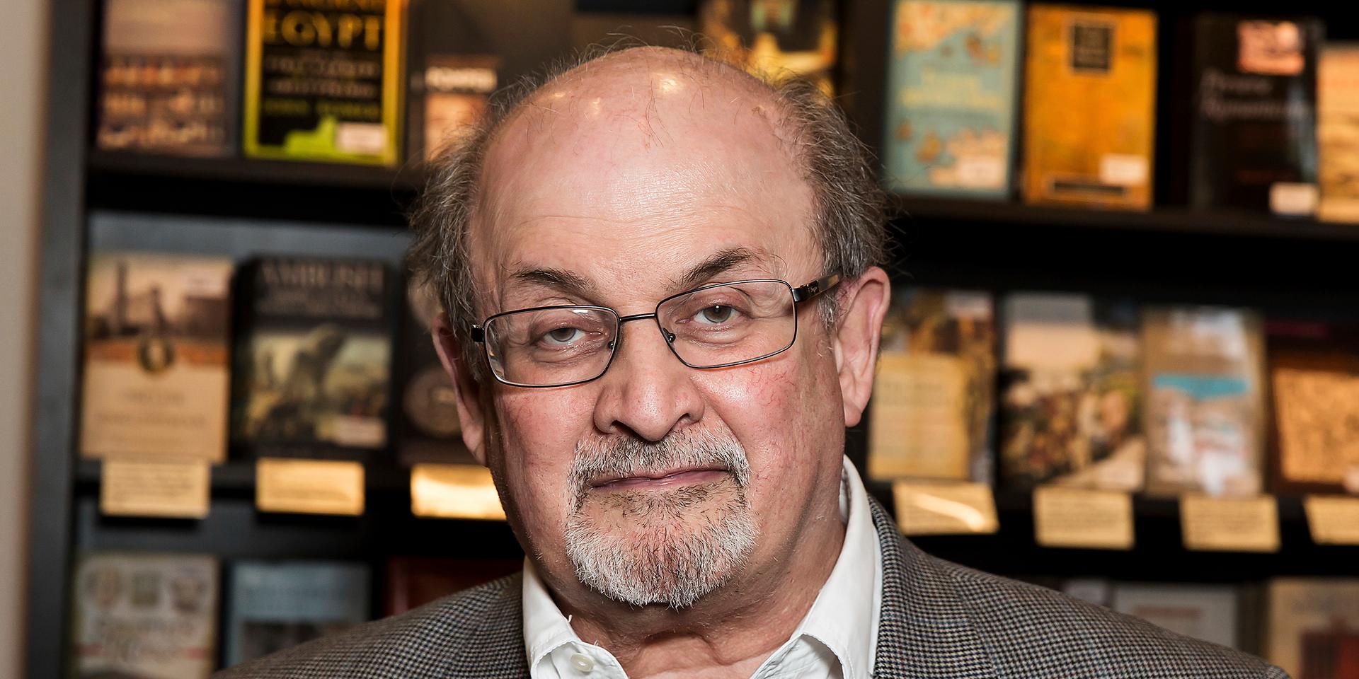 Författaren Salman Rushdie har levt med en dödsfatwa i över 30 år. 