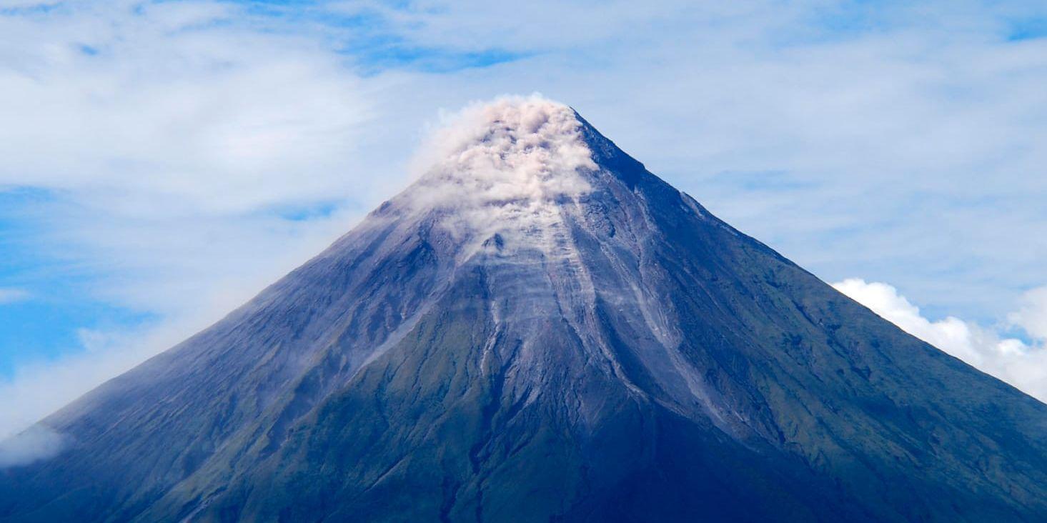 Vulkanen Mayon i december 2009. Tidigare samma år evakuerades 40 000 människor i samband med ett utbrott, då ett utbrott. Arkivbild.