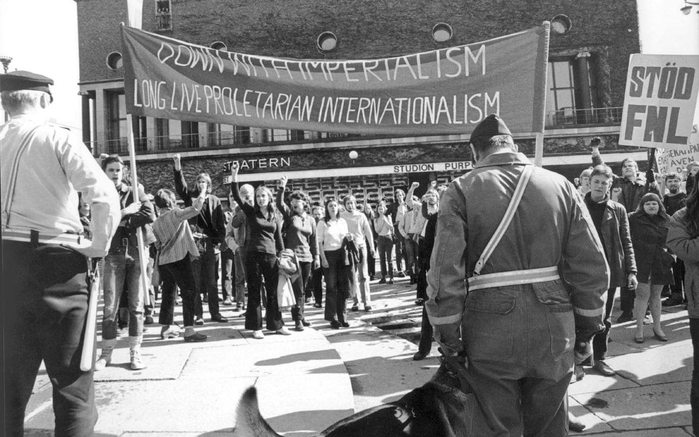 Götaplatsen är en klassisk plats för demonstrationer i Göteborg. Här demonstrerar FNL-rörelsen på platsen på 1970-talet. Arkivbild: