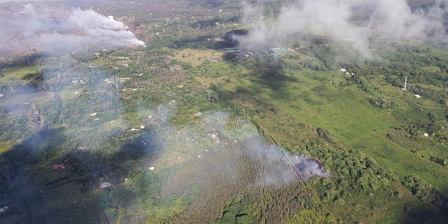 Nya sprickor har öppnats på vulkanen Kilaueas östra del på Hawaii.