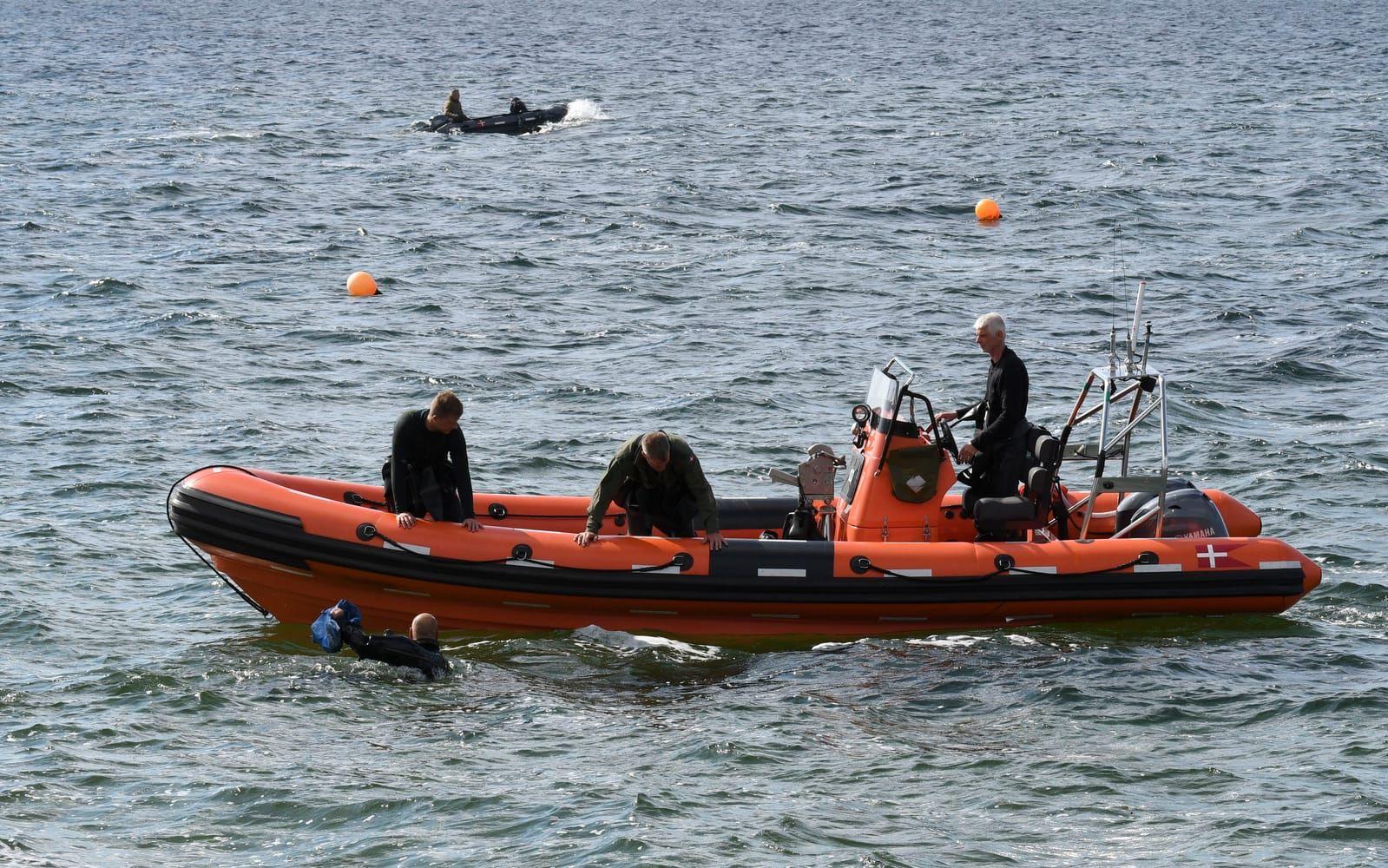 21 augusti hittas delar av en kvinnokropp i vattnet utanför Amager. Det avslöjas också att Madsen vid häktningsförhandlingen den 12 augusti uppgett att han "begravt" Wall till sjöss efter en olycka ombord. 
