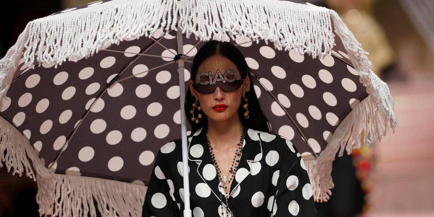 En modell vid Dolce & Gabbanas modevisning under modeveckan i Milano i september tidigare i år.