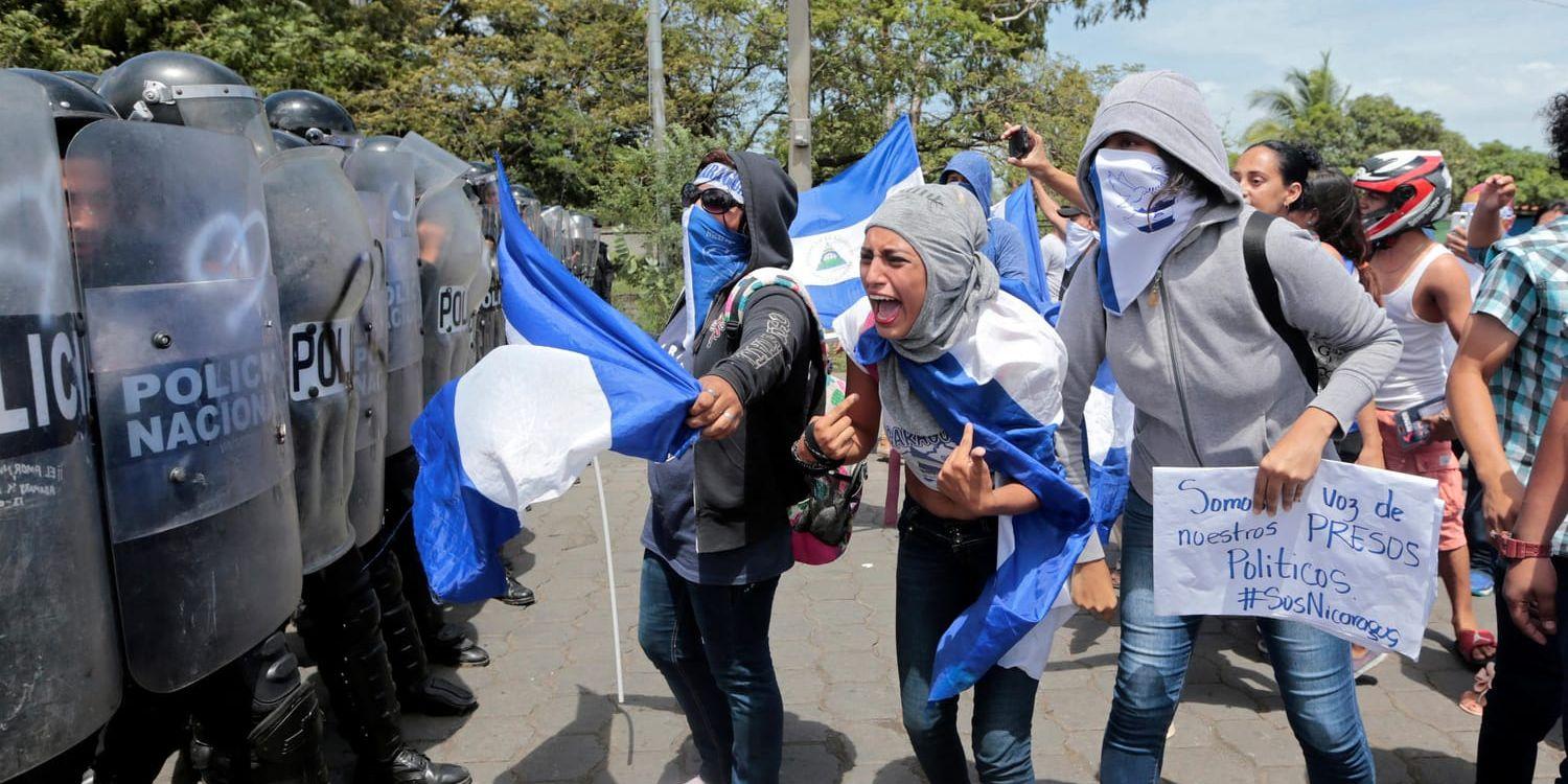 En person dödades och flera skadades under demonstrationer i Nicaragua på söndagen.